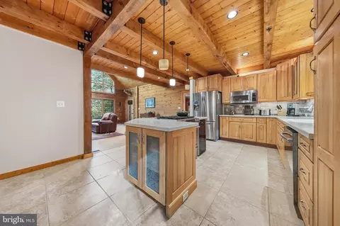 Kitchen - 14520 Ridenour Rd, Smithsburg, MD 21783 photo 3 of 5