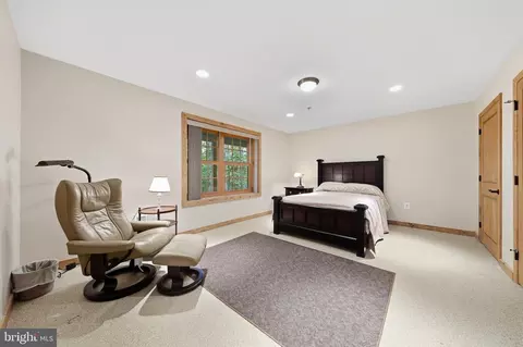 Bedroom - 14520 Ridenour Rd, Smithsburg, MD 21783 photo 5 of 6