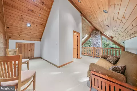 Entry Way - 14520 Ridenour Rd, Smithsburg, MD 21783 photo 3 of 4