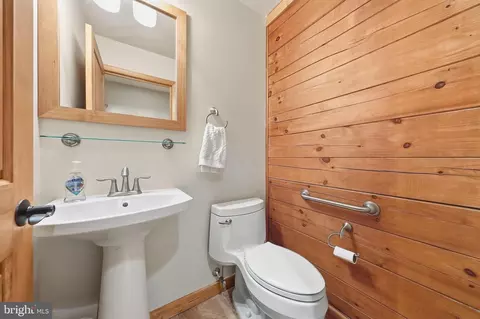 Bath - 14520 Ridenour Rd, Smithsburg, MD 21783 photo 3 of 4