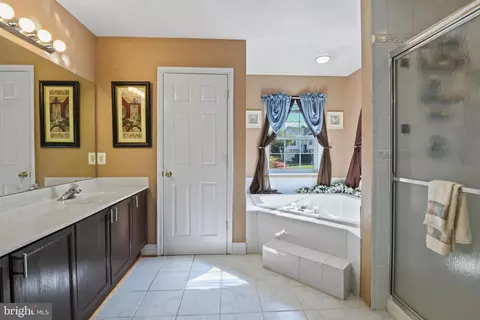 Bath - 800 Aztec Dr, Frederick, MD 21701 photo 3 of 5