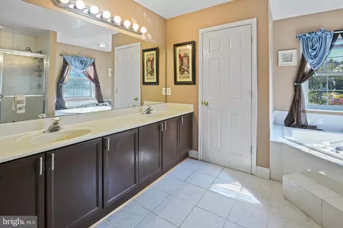 Bath - 800 Aztec Dr, Frederick, MD 21701 photo 4 of 5