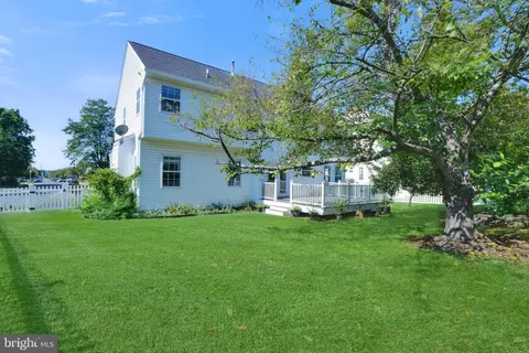 Exterior - 800 Aztec Dr, Frederick, MD 21701 photo 4 of 5