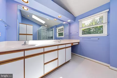 Bath - 6101 Fieldcrest Dr, Frederick, MD 21701 photo 2 of 5
