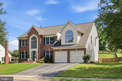 Exterior - 6101 Fieldcrest Dr, Frederick, MD 21701 photo 2 of 15