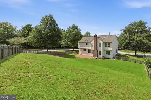 Exterior - 6101 Fieldcrest Dr, Frederick, MD 21701 photo 5 of 15
