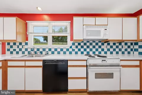 Kitchen - 6101 Fieldcrest Dr, Frederick, MD 21701 photo 4 of 4