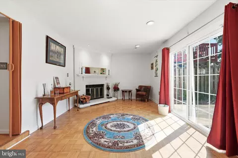 Living - 7990 Schooner Ct, Frederick, MD 21701 photo 2 of 3