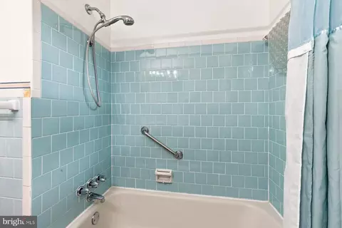 Bath - 802 Young Pl, Frederick, MD 21702 photo 3 of 3