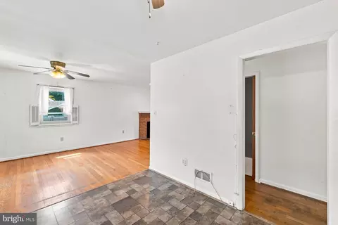 Living - 802 Young Pl, Frederick, MD 21702 photo 5 of 5