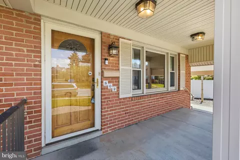 Exterior - 802 Young Pl, Frederick, MD 21702 photo 4 of 5