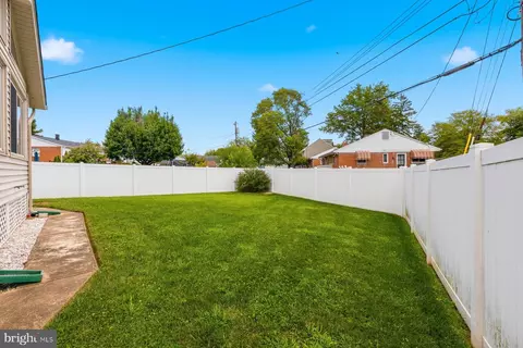 Exterior - 802 Young Pl, Frederick, MD 21702 photo 2 of 5