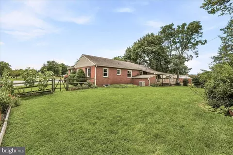 Exterior - 902 Pine Ave, Frederick, MD 21701 photo 6 of 8