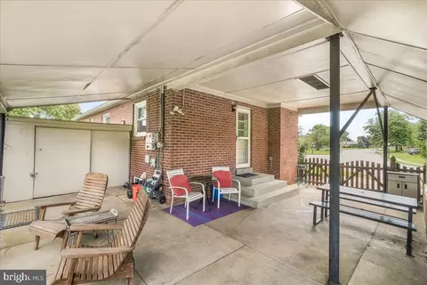 Exterior - 902 Pine Ave, Frederick, MD 21701 photo 5 of 8