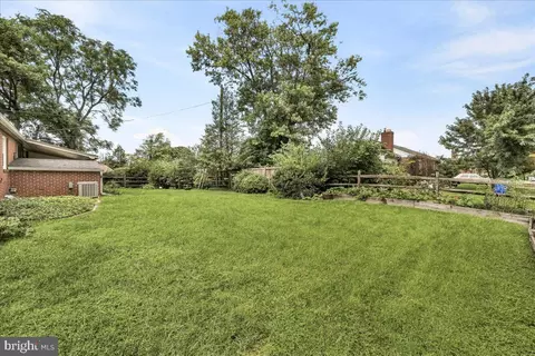 Exterior - 902 Pine Ave, Frederick, MD 21701 photo 7 of 8