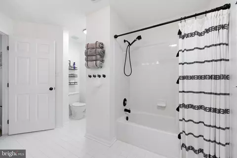 Bath - 1728 Derrs Sq E, Frederick, MD 21701 photo 5 of 6