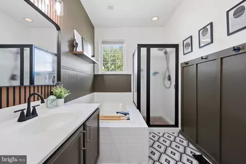 Bath - 1728 Derrs Sq E, Frederick, MD 21701 photo 2 of 6