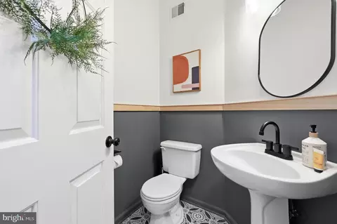 Entry Way - 1728 Derrs Sq E, Frederick, MD 21701 photo 5 of 7