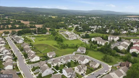 View/Area - 2003 Cohasset Ct, Frederick, MD 21702 photo 6 of 9