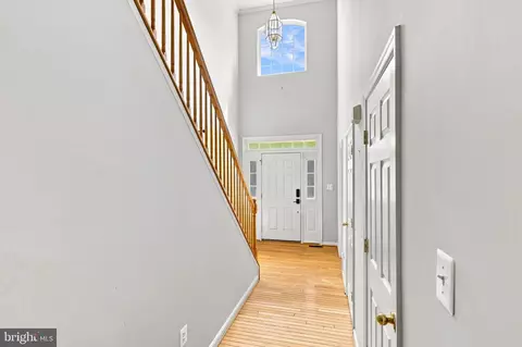 Entry Way - 4802 Clarendon Dr, Frederick, MD 21703 photo 9 of 16