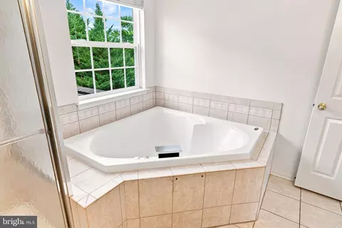 Bath - 4802 Clarendon Dr, Frederick, MD 21703 photo 2 of 6