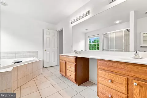 Bath - 4802 Clarendon Dr, Frederick, MD 21703 photo 4 of 6
