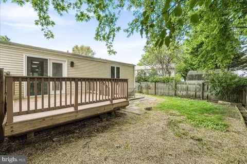 Exterior - 424 Heather Ridge Dr, Frederick, MD 21702 photo 4 of 9