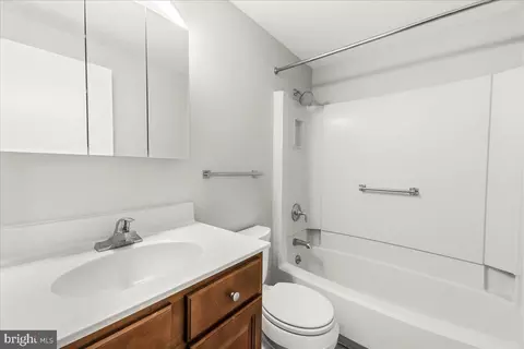 Bath - 424 Heather Ridge Dr, Frederick, MD 21702 photo 1 of 1