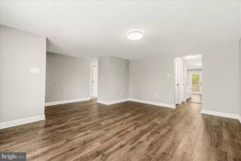 Living - 424 Heather Ridge Dr, Frederick, MD 21702 photo 3 of 5