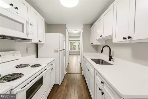 Kitchen - 424 Heather Ridge Dr, Frederick, MD 21702 photo 1 of 3