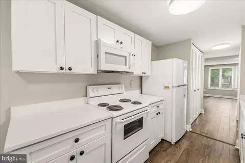 Kitchen - 424 Heather Ridge Dr, Frederick, MD 21702 photo 2 of 3