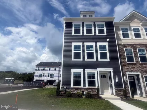 5500 Butterfly Ln, Frederick, MD 21703