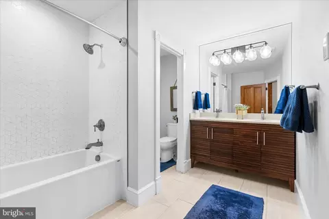 Bath - 19 E Main St, Middletown, MD 21769 photo 4 of 11
