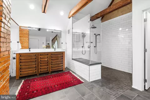Bath - 19 E Main St, Middletown, MD 21769 photo 6 of 11