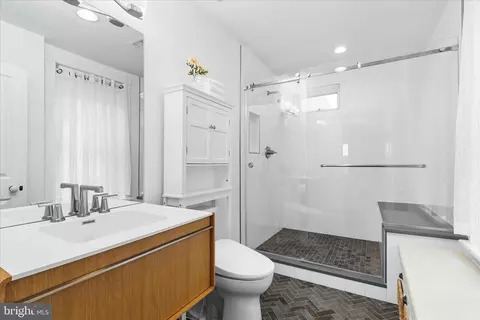 Bath - 19 E Main St, Middletown, MD 21769 photo 3 of 11