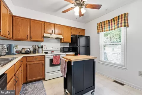 Kitchen - 130 E Hammaker, Thurmont, MD 21788 photo 1 of 2