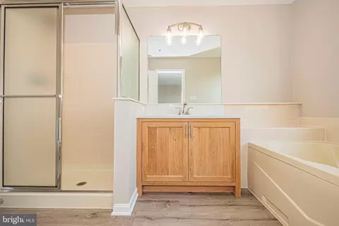 Bath - 2409 Wynfield Ct, Frederick, MD 21702 photo 3 of 4