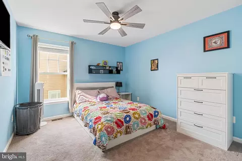 Bedroom - 8432 Cliffview Ln, Frederick, MD 21704 photo 3 of 5