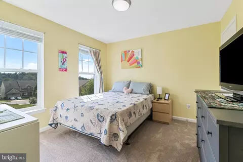 Bedroom - 8432 Cliffview Ln, Frederick, MD 21704 photo 4 of 5