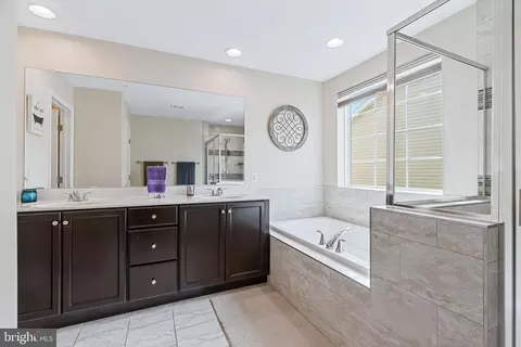 Entry Way - 8432 Cliffview Ln, Frederick, MD 21704 photo 10 of 13