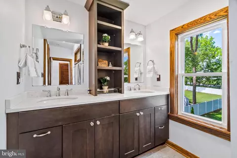 Bath - 305 E Main St, Middletown, MD 21769 photo 1 of 3