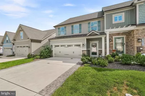 Exterior - 3237 Thornapple Dr, Frederick, MD 21704 photo 3 of 10