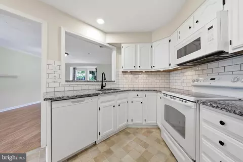 Kitchen - 5240 Regal Ct, Frederick, MD 21703 photo 3 of 5