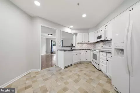 Kitchen - 5240 Regal Ct, Frederick, MD 21703 photo 2 of 5