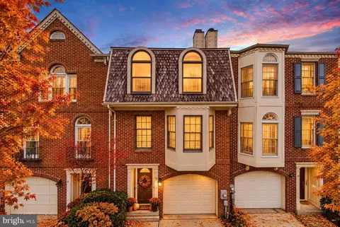 10 Victoria Sq, Frederick, MD 21702