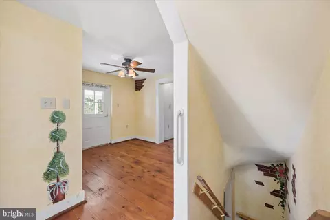 Entry Way - 10927 Sixes Rd, Emmitsburg, MD 21727 photo 3 of 16