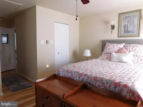 Bedroom - 6853 Buckthorn Ct, Frederick, MD 21703 photo 4 of 5