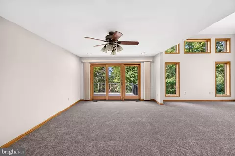Living - 4513 Timbery Dr, Jefferson, MD 21755 photo 9 of 17