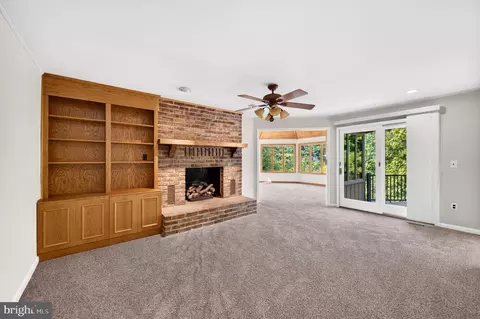 Living - 4513 Timbery Dr, Jefferson, MD 21755 photo 13 of 17