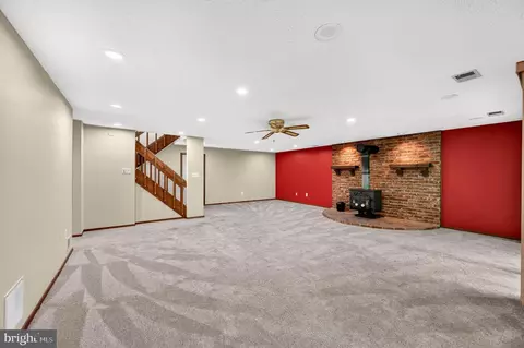 Living - 4513 Timbery Dr, Jefferson, MD 21755 photo 15 of 17